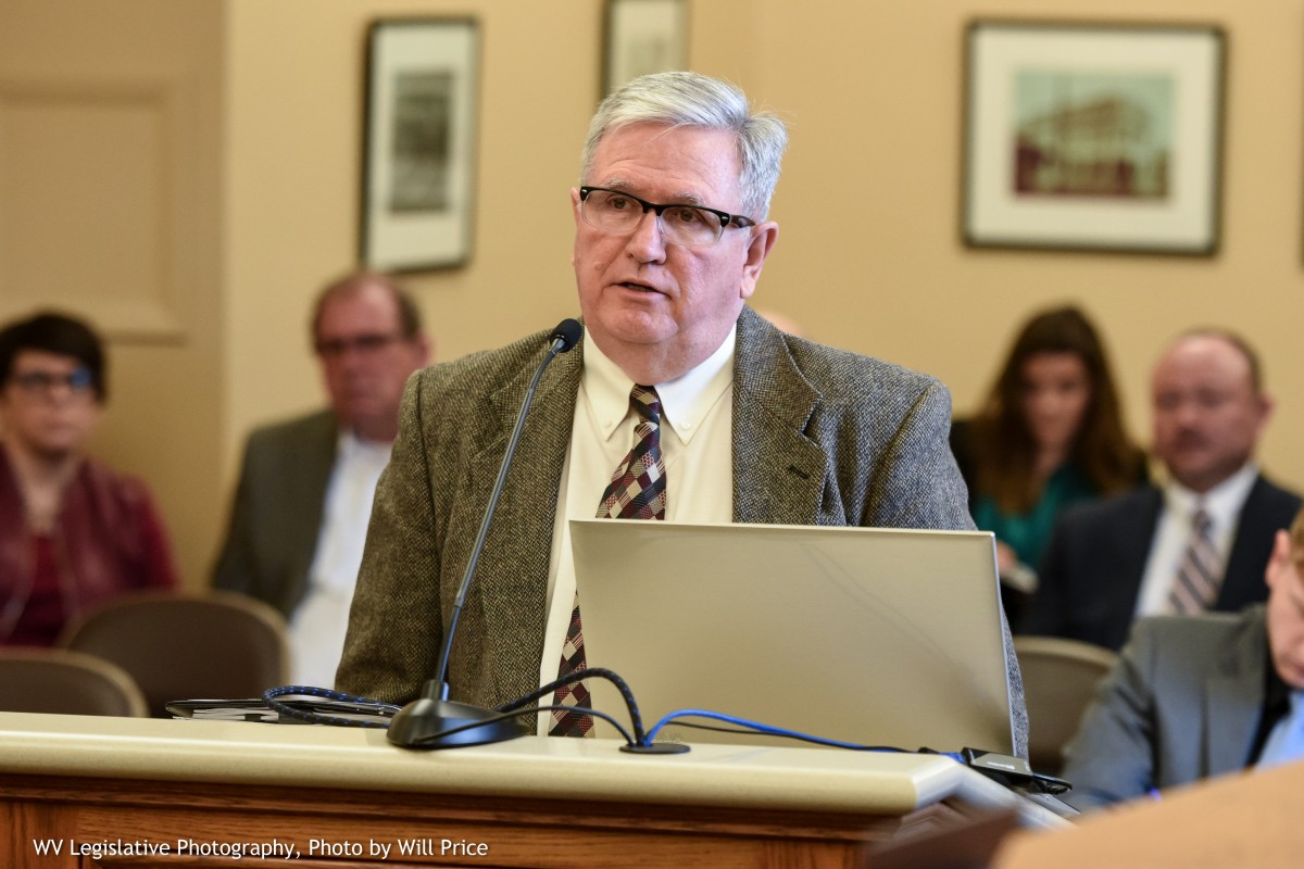 Interstate weight limit resolution, water and sewer infrastructure grant fund bill clear Senate committee